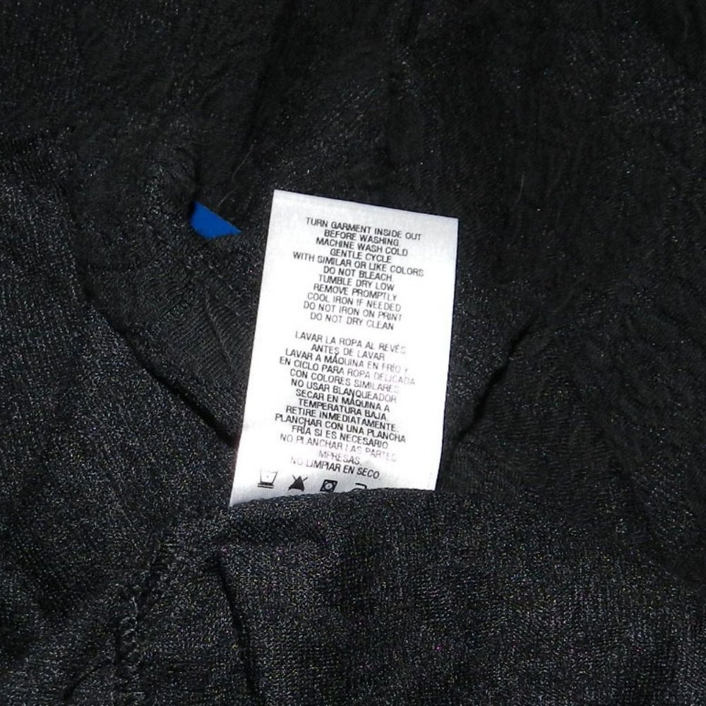 Basic Editions Women S Black LS Roses Pattern Top - Picture 9 of 10